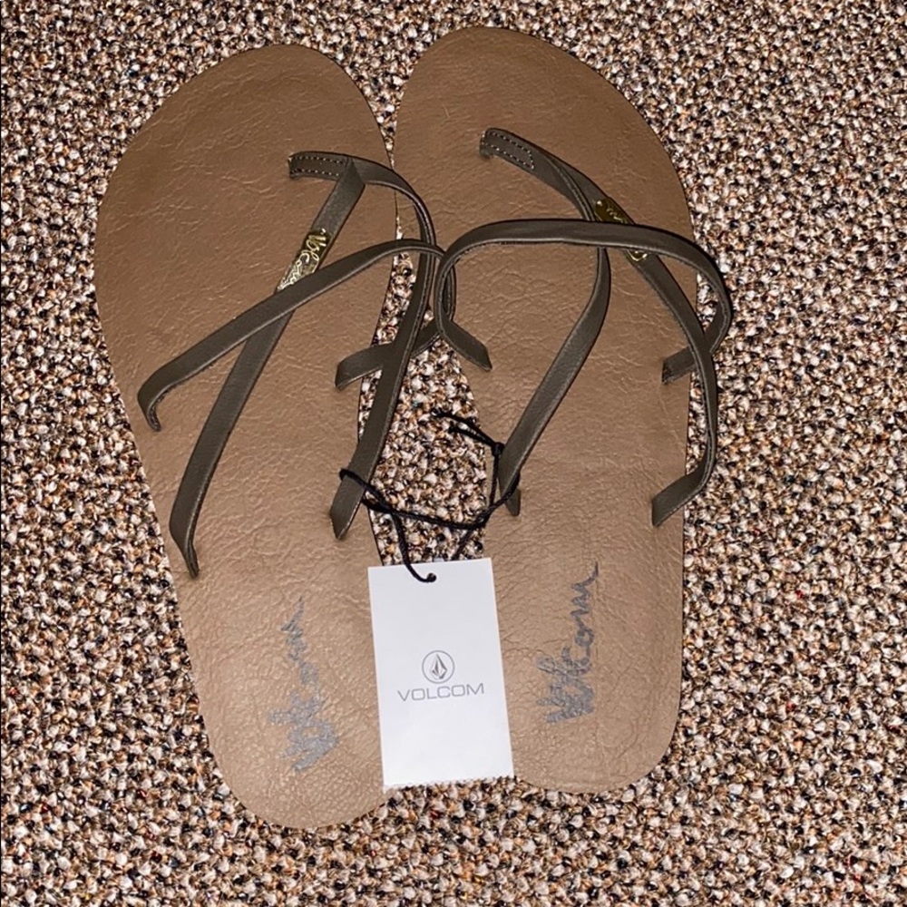 New Volcom flip flops